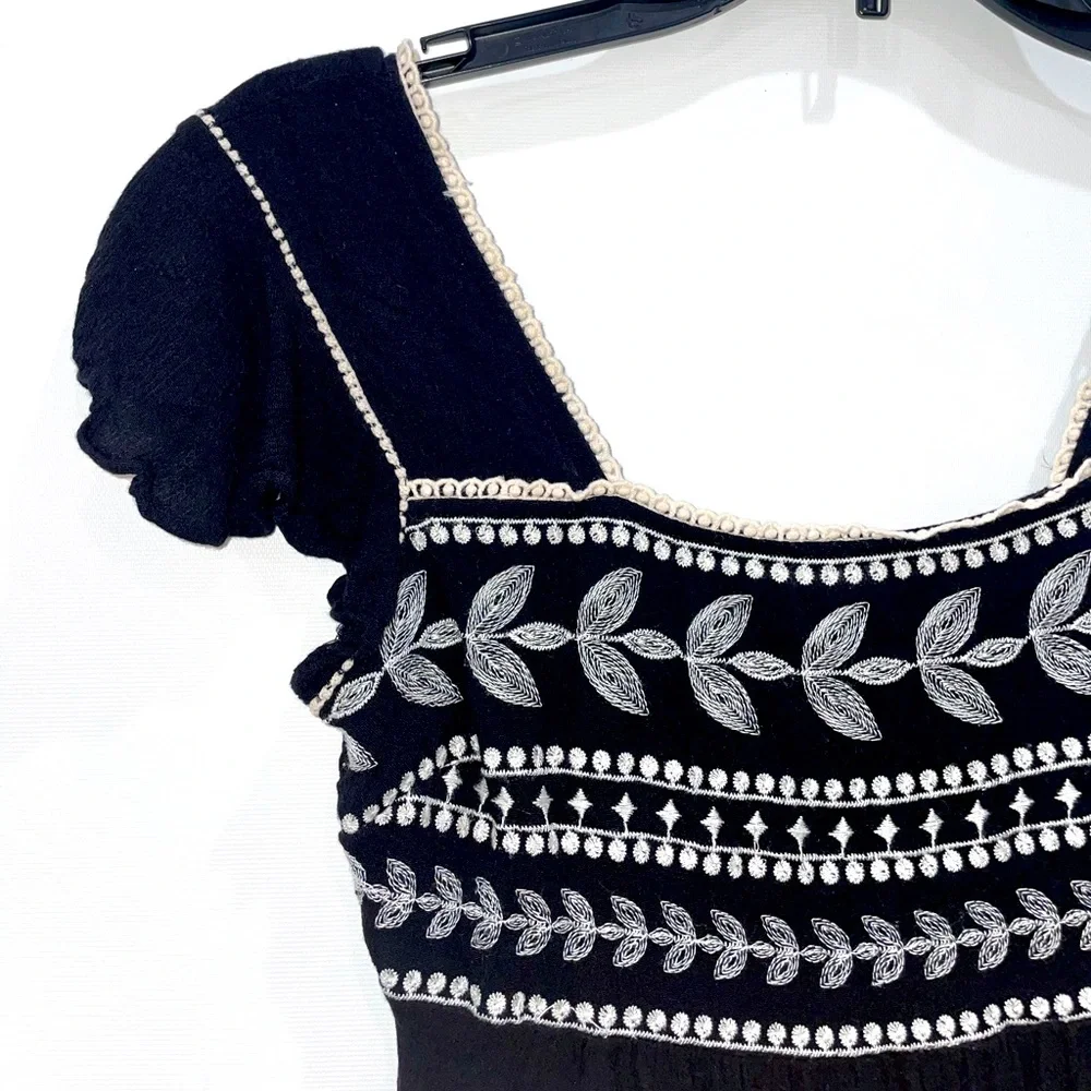 Altar’d State embroidered blouse - Picture 7 of 10